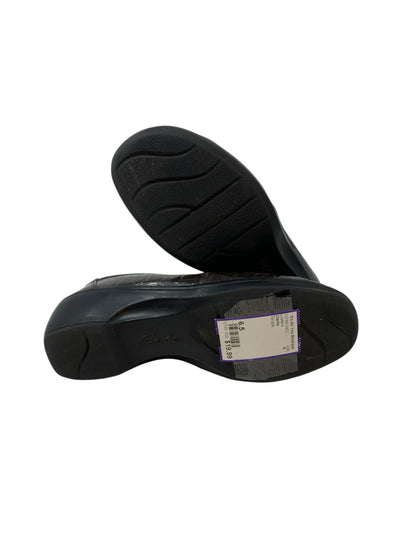 Clarks Women Size 6.5 Taupe Loafers