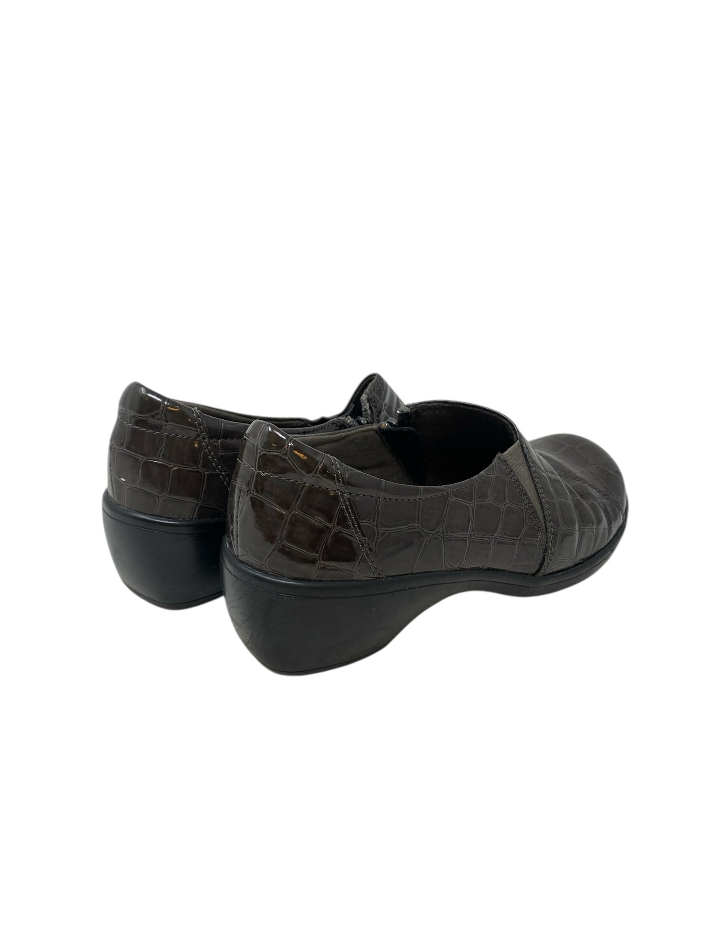 Clarks Women Size 6.5 Taupe Loafers