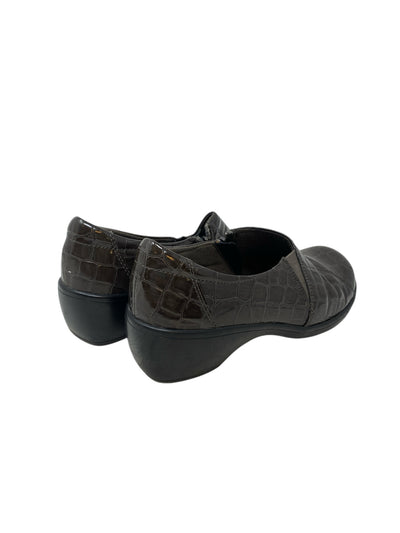 Clarks Women Size 6.5 Taupe Loafers