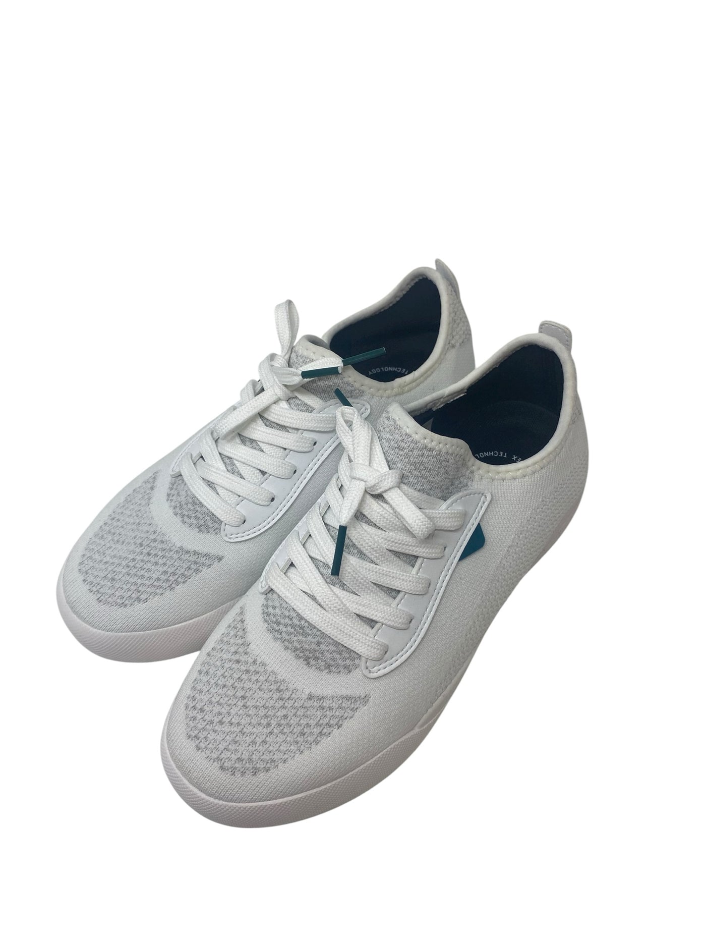 It's SO You Boutique Women Size 7 White Athletic