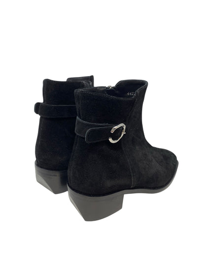 It's SO You Boutique Women Size 8 Black Wedge